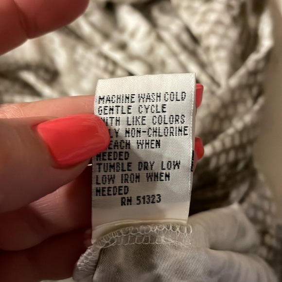 Kenneth Cole NY women’s snakeskin python jersey rushed top sleeveless neutral M - Picture 11 of 14